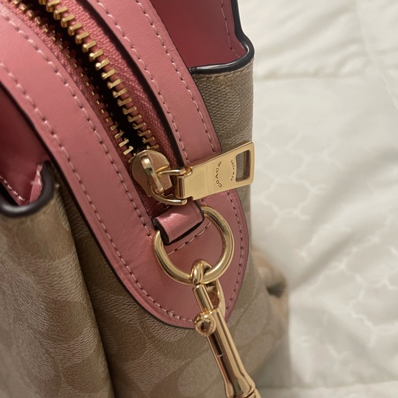 Beautiful COACH bag! Like new! - Picture 11 of 13